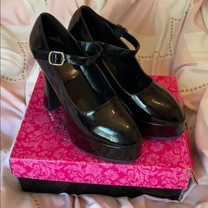 Women’s Platform Mary Jane Heels Black size 8.5